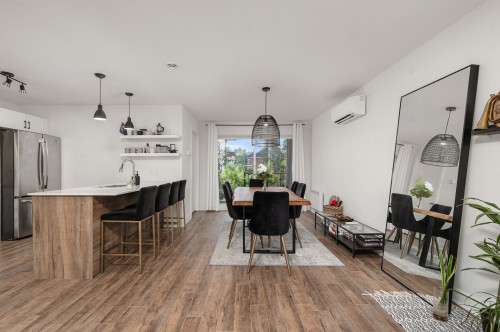 Salle à manger - D-1 Av. De Galais, Laval (Laval-Des-Rapides), QC 