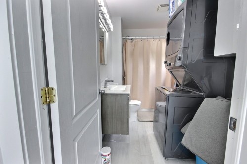 Bathroom - 109  - 111 Rue Des Oblats E., Rouyn-Noranda, QC 