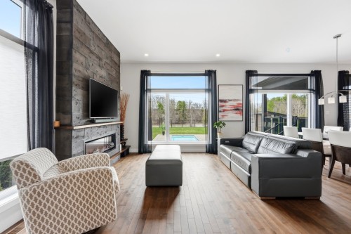 Salon - 123 Av. Du Littoral, Saint-Paul, QC - Indoor Photo Showing Living Room With Fireplace