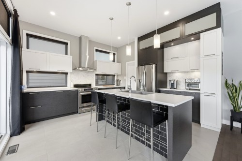 Cuisine - 123 Av. Du Littoral, Saint-Paul, QC - Indoor Photo Showing Kitchen With Upgraded Kitchen