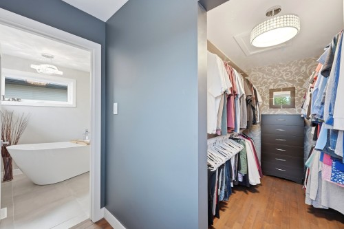 Penderie (Walk-in) - 123 Av. Du Littoral, Saint-Paul, QC - Indoor