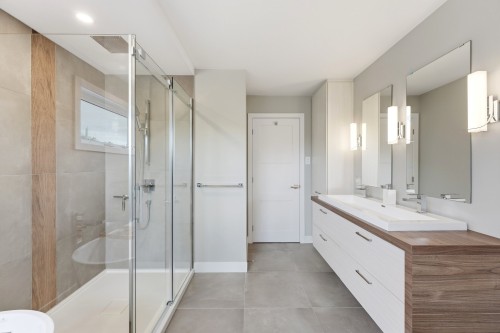 Salle de bains attenante à la CCP - 123 Av. Du Littoral, Saint-Paul, QC - Indoor Photo Showing Bathroom