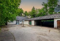 2560 Henderson HWY  East St Paul, MB R2E 0C3