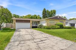 62 Royal Salinger RD  Winnipeg, MB R2J 2N9