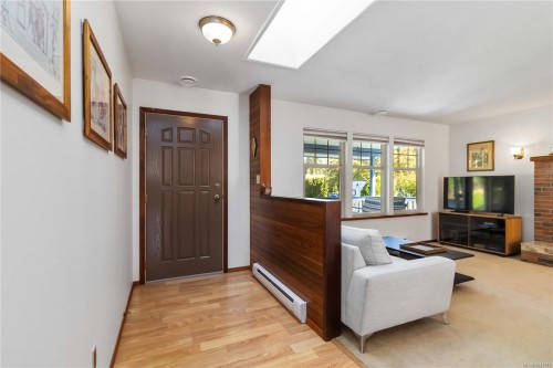 711 Miller Ave, Saanich, BC 