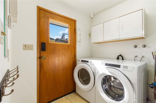 711 Miller Ave, Saanich, BC 