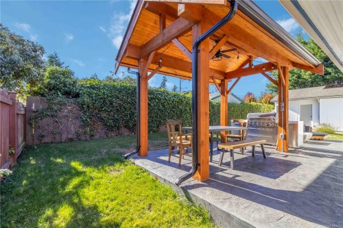 711 Miller Ave, Saanich, BC 