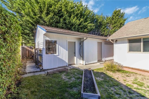 711 Miller Ave, Saanich, BC 