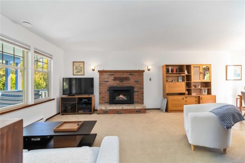 711 Miller Ave, Saanich, BC 