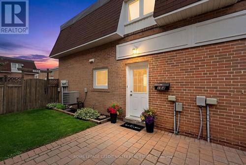 184 - 184 TOWN HOUSE CRESCENT  Brampton, ON L6W 3C6