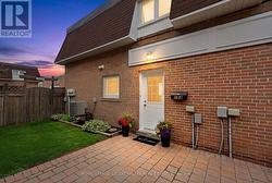 184 - 184 TOWN HOUSE CRESCENT Brampton, ON L6W 3C6