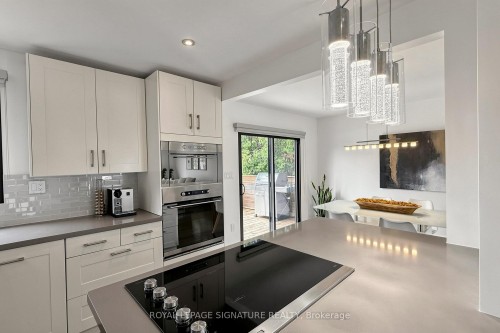 27 Fairwood Place E, Burlington, ON 