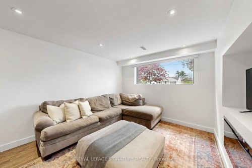 27 Fairwood Place E, Burlington, ON 