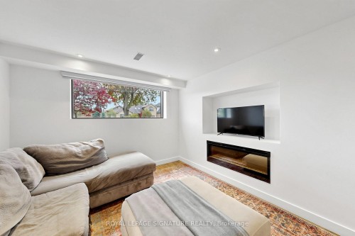 27 Fairwood Place E, Burlington, ON 