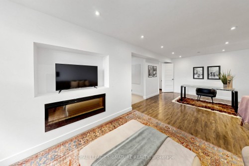 27 Fairwood Place E, Burlington, ON 