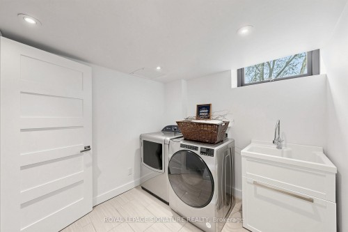 27 Fairwood Place E, Burlington, ON 