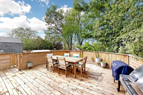 27 Fairwood Place E, Burlington, ON 