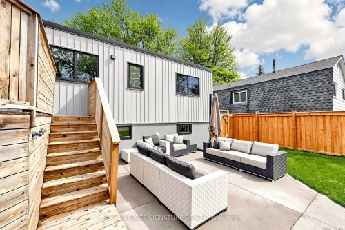 27 Fairwood Place E, Burlington, ON 
