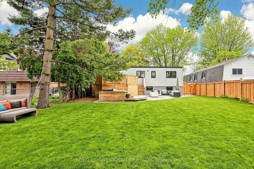 27 Fairwood Place E, Burlington, ON 