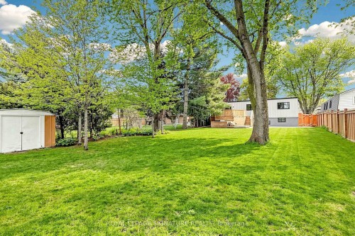 27 Fairwood Place E, Burlington, ON 