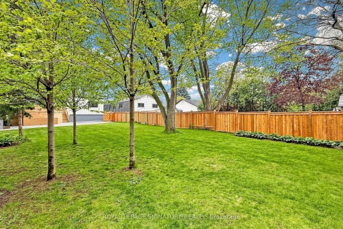 27 Fairwood Place E, Burlington, ON 