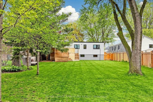 27 Fairwood Place E, Burlington, ON 