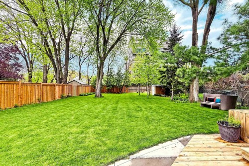 27 Fairwood Place E, Burlington, ON 