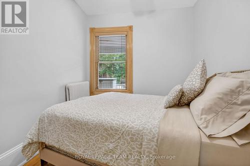 In the heart of the city... - 64 Delaware Avenue, Ottawa, ON 