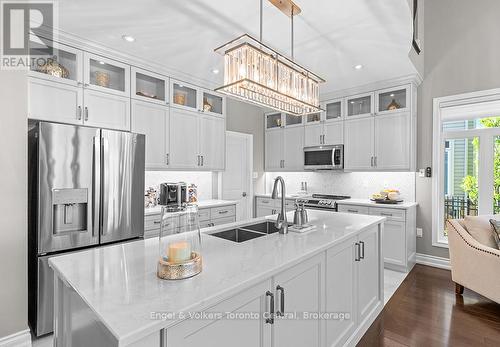 42 Silver Crescent, Collingwood, ON - Indoor Photo Showing Kitchen With Double Sink With Upgraded Kitchen