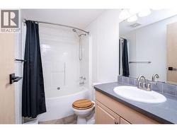 Main Bathroom - 