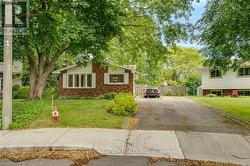 108 FASSETT COURT  Hamilton, ON L9G 4E7