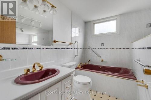 108 Fassett Court, Hamilton, ON - Indoor Photo Showing Bathroom