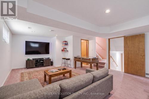 108 Fassett Court, Hamilton, ON - Indoor Photo Showing Living Room