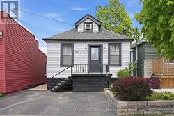 141 MCANULTY BOULEVARD  Hamilton, ON L8H 3H6