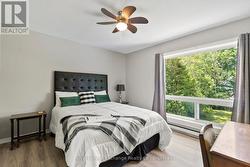 Bedroom 2 with lake view - 