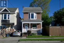 67 BANTING AVENUE Oshawa, ON L1H 2M1