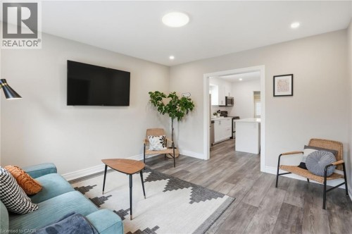 390 Hunter Street W, Hamilton, ON - Indoor Photo Showing Living Room