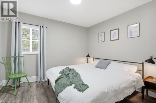 390 Hunter Street W, Hamilton, ON - Indoor Photo Showing Bedroom