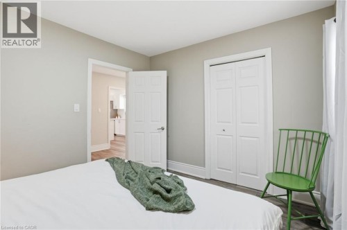 390 Hunter Street W, Hamilton, ON - Indoor Photo Showing Bedroom