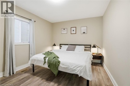 390 Hunter Street W, Hamilton, ON - Indoor Photo Showing Bedroom