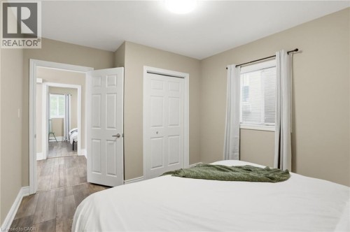390 Hunter Street W, Hamilton, ON - Indoor Photo Showing Bedroom