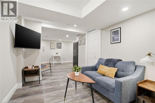 390 Hunter Street W, Hamilton, ON - Indoor