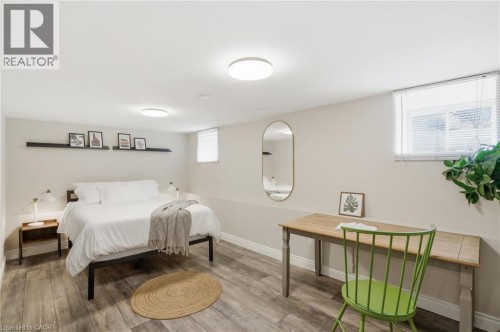 390 Hunter Street W, Hamilton, ON - Indoor Photo Showing Bedroom