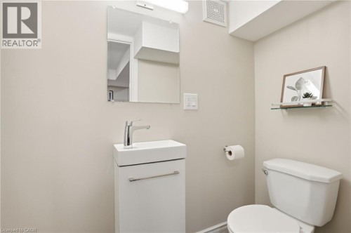 390 Hunter Street W, Hamilton, ON - Indoor Photo Showing Bathroom