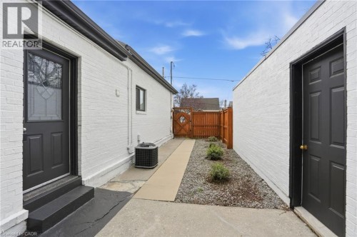 390 Hunter Street W, Hamilton, ON - Outdoor With Exterior