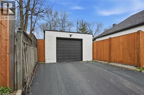 390 Hunter Street W, Hamilton, ON - Outdoor
