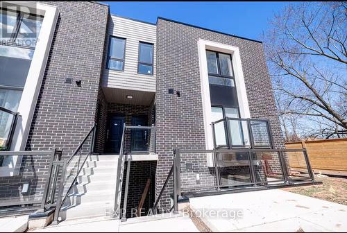 206 - 6065 MCLEOD ROAD  Niagara Falls, ON L2G 0Z7