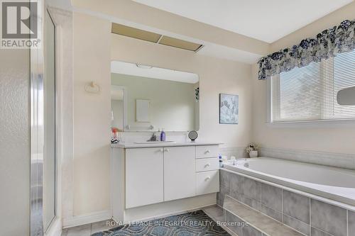 7 Westpointe Crescent, Ottawa, ON 