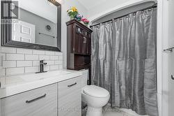 Main Bathroom - 