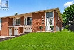 439 GINGER DOWNS  Mississauga, ON L5A 3A8